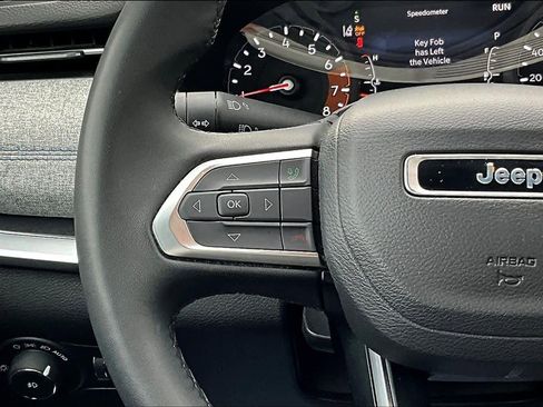 Used 2024 Jeep Compass Latitude image 25