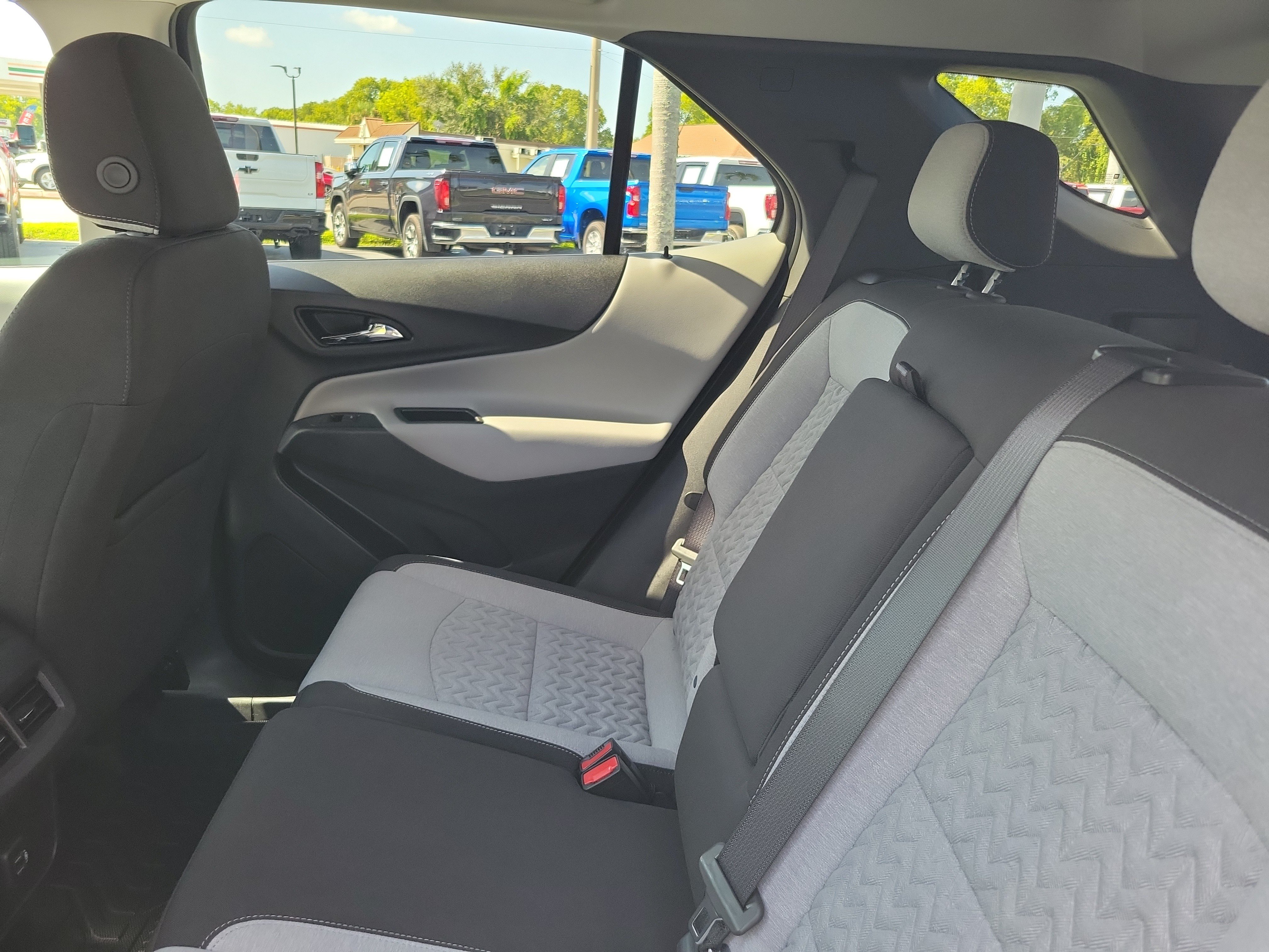 Used 2024 Chevrolet Equinox LT AWD/4WD image 10