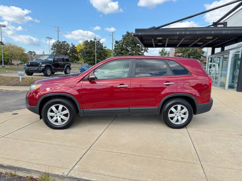 Used 2011 Kia Sorento LX image 8