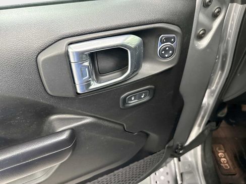 Used 2021 Jeep Gladiator Sport AWD/4WD image 15