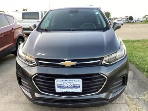Used 2020 Chevrolet Trax LS w/ Tint and Cruise Package AWD/4WD image 19