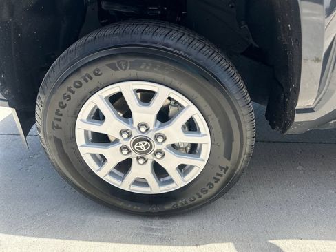 Certified 2025 Toyota Tacoma SR5 AWD/4WD image 25