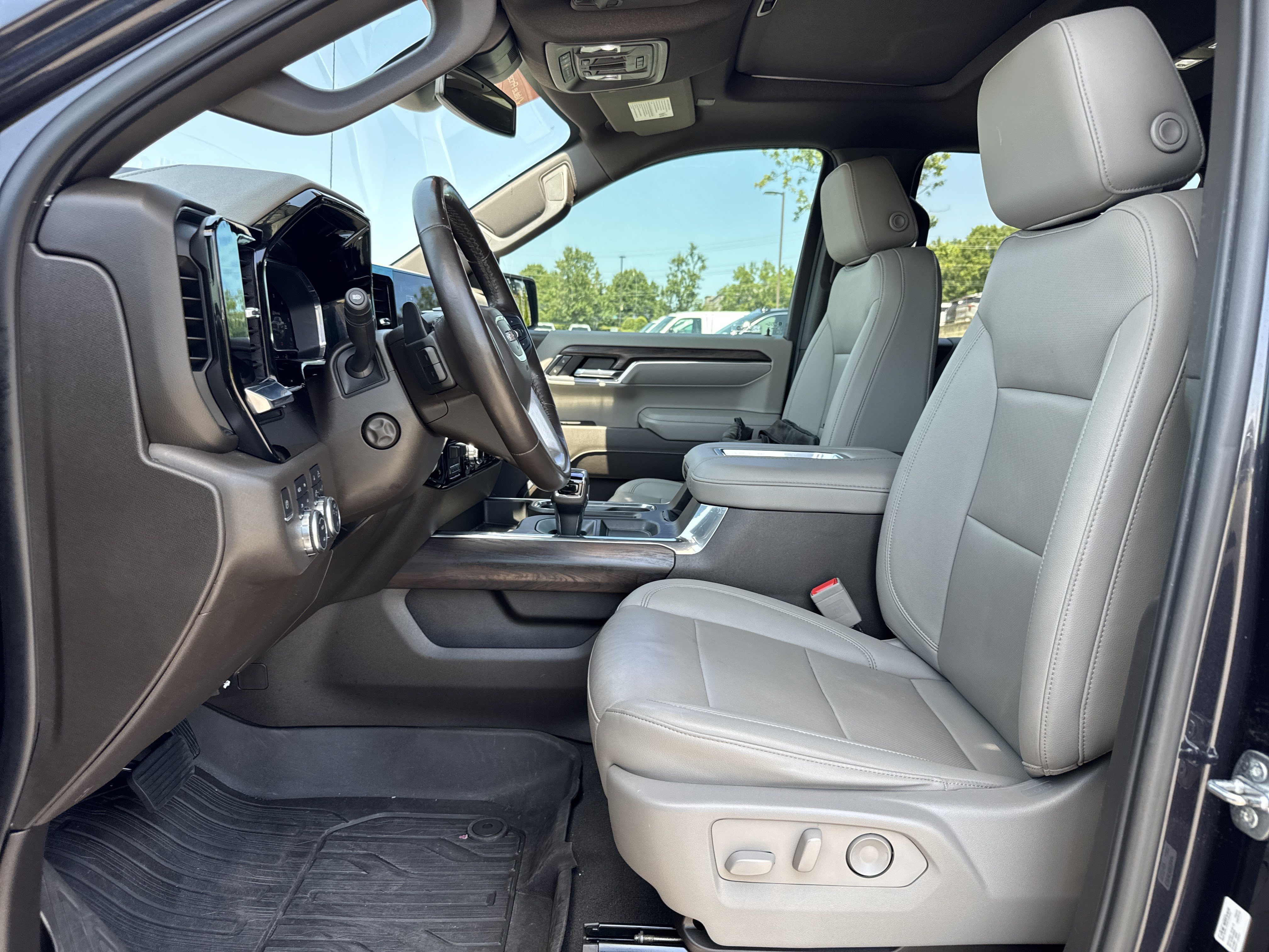 Used 2022 GMC Sierra 1500 SLT w/ SLT Premium Plus Package AWD/4WD image 17