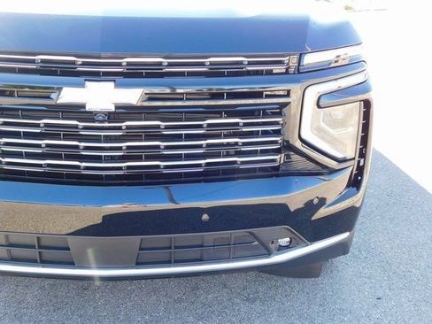 New 2025 Chevrolet Suburban High Country image 9