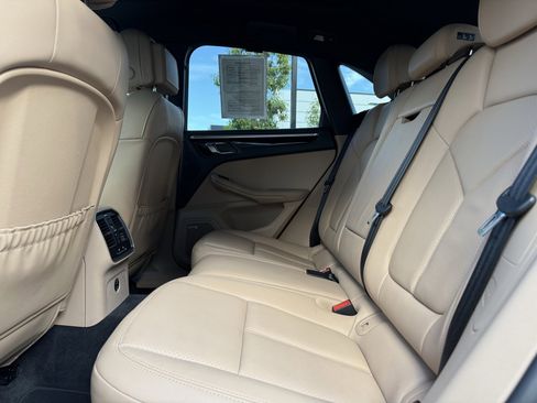 Used 2024 Porsche Macan image 30