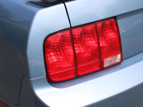 Used 2006 Ford Mustang GT RWD image 31