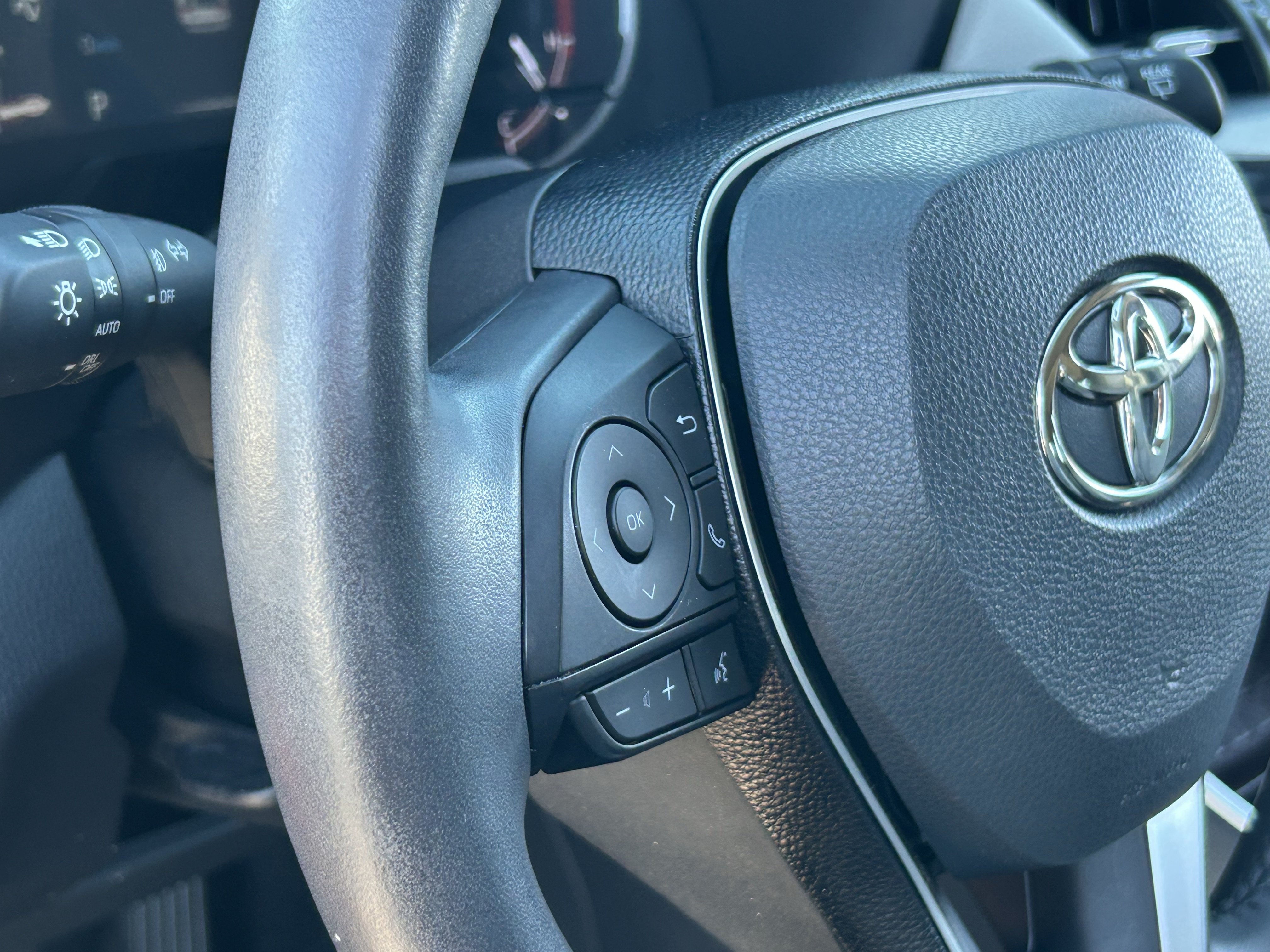 Used 2019 Toyota RAV4 Limited w/ Cold Weather Package FWD image 24