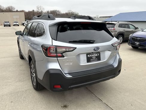 Used 2025 Subaru Outback Premium w/ Popular Package #1A image 4