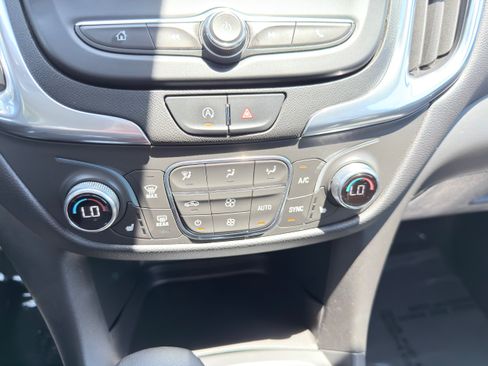 Used 2022 Chevrolet Equinox LT FWD image 30