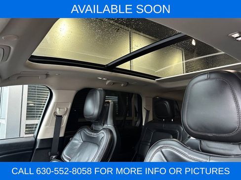 Used 2023 Lincoln Aviator Reserve w/ Equipment Group 201A image 6