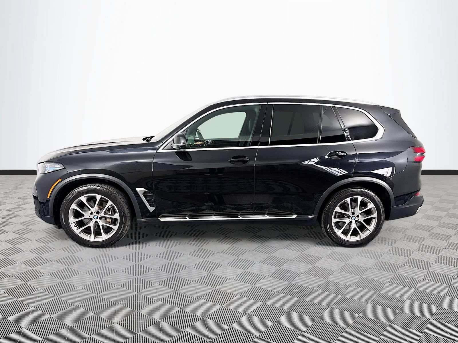 Used 2024 BMW X5 xDrive40i AWD/4WD image 4