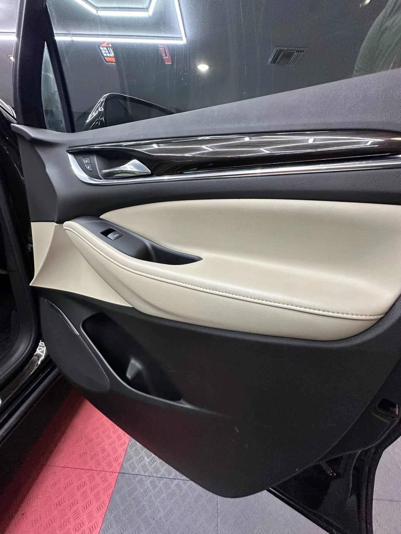 Used 2018 Buick Enclave Essence FWD image 30