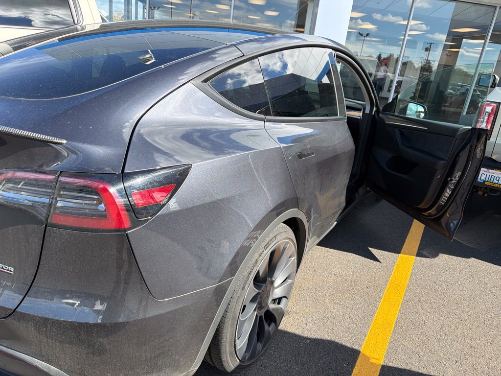 Used 2024 Tesla Model Y Performance AWD/4WD image 23