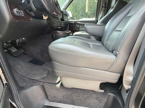 Used 2015 Chevrolet Express 2500 RWD image 48