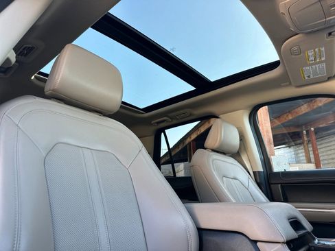 Used 2024 Ford Expedition Limited image 18