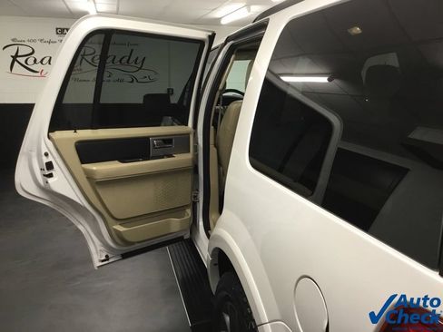 Used 2017 Ford Expedition Limited w/ Equipment Group 301A AWD/4WD image 28