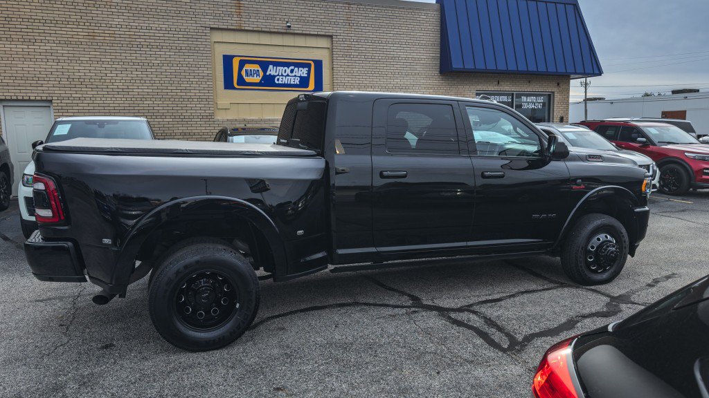 Used 2022 RAM 3500 Limited AWD/4WD image 3