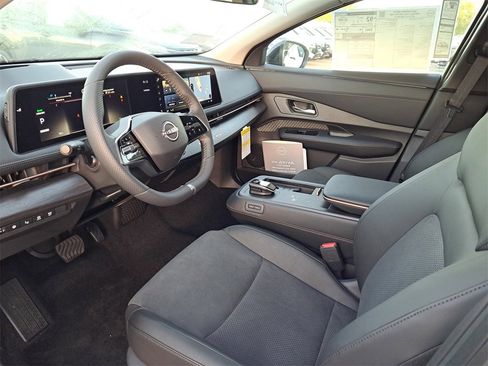 New 2025 Nissan Ariya AWD image 7