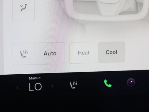 Used 2022 Tesla Model S Plaid image 8