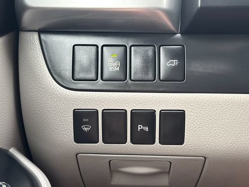 Used 2015 Toyota Highlander Limited AWD/4WD image 32
