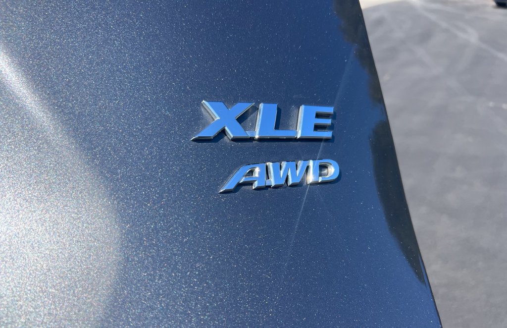 Used 2021 Toyota RAV4 XLE AWD/4WD image 16