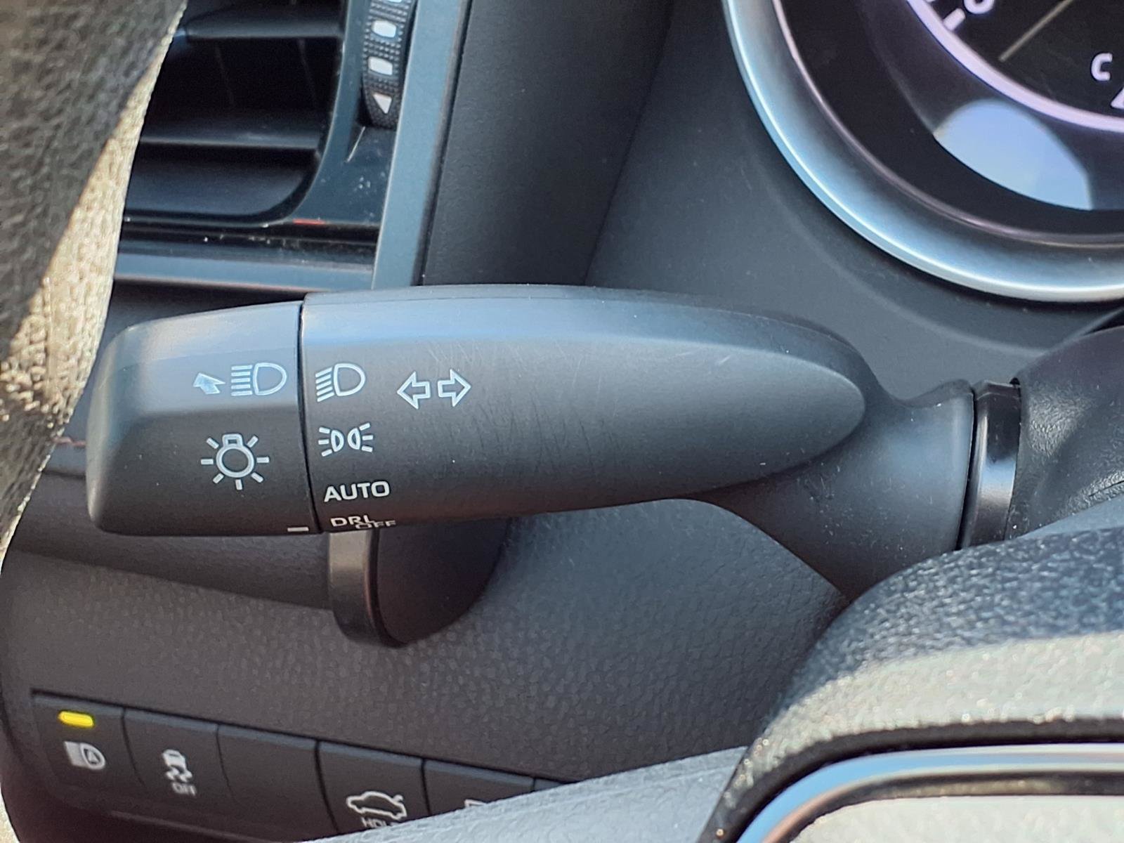 Used 2020 Toyota Camry LE FWD image 21