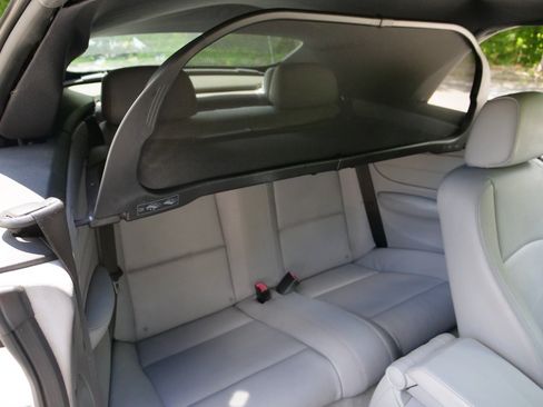 Used 2011 BMW 135i Convertible RWD image 30