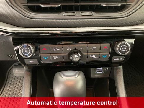 Used 2025 Jeep Compass Trailhawk AWD/4WD image 9