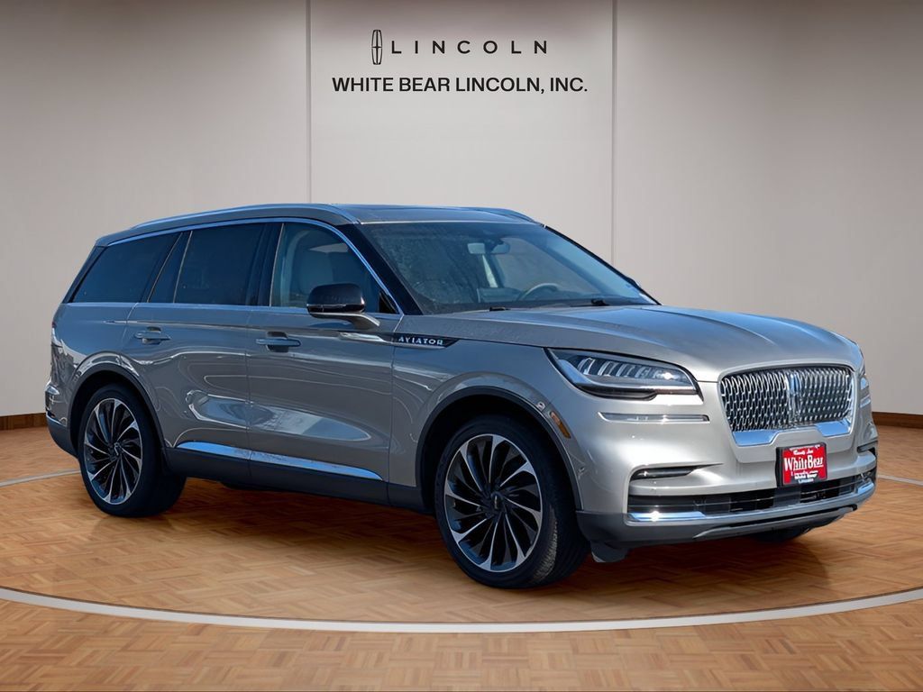 Used 2023 Lincoln Aviator Reserve w/ Equipment Group 201A RWD image 3