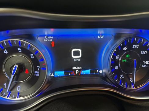 Used 2016 Chrysler 300 C RWD image 34