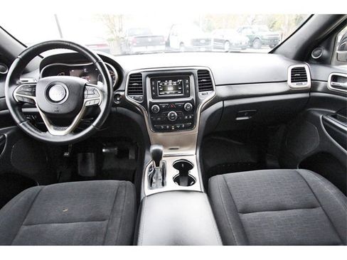 Used 2017 Jeep Grand Cherokee Laredo w/ Quick Order Package 2BE image 8