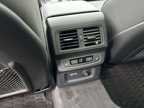 Used 2024 Audi Q5 e Prestige w/ Prestige Package image 20