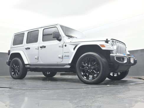 Used 2023 Jeep Wrangler Unlimited Sahara w/ Cold Weather Group AWD/4WD image 23
