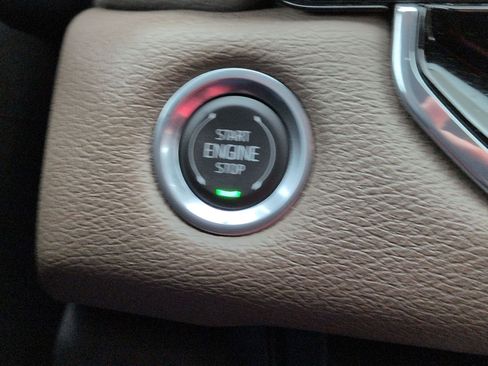 Used 2024 GMC Canyon Denali image 25