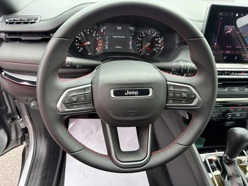 Used 2025 Jeep Compass Trailhawk AWD/4WD image 17