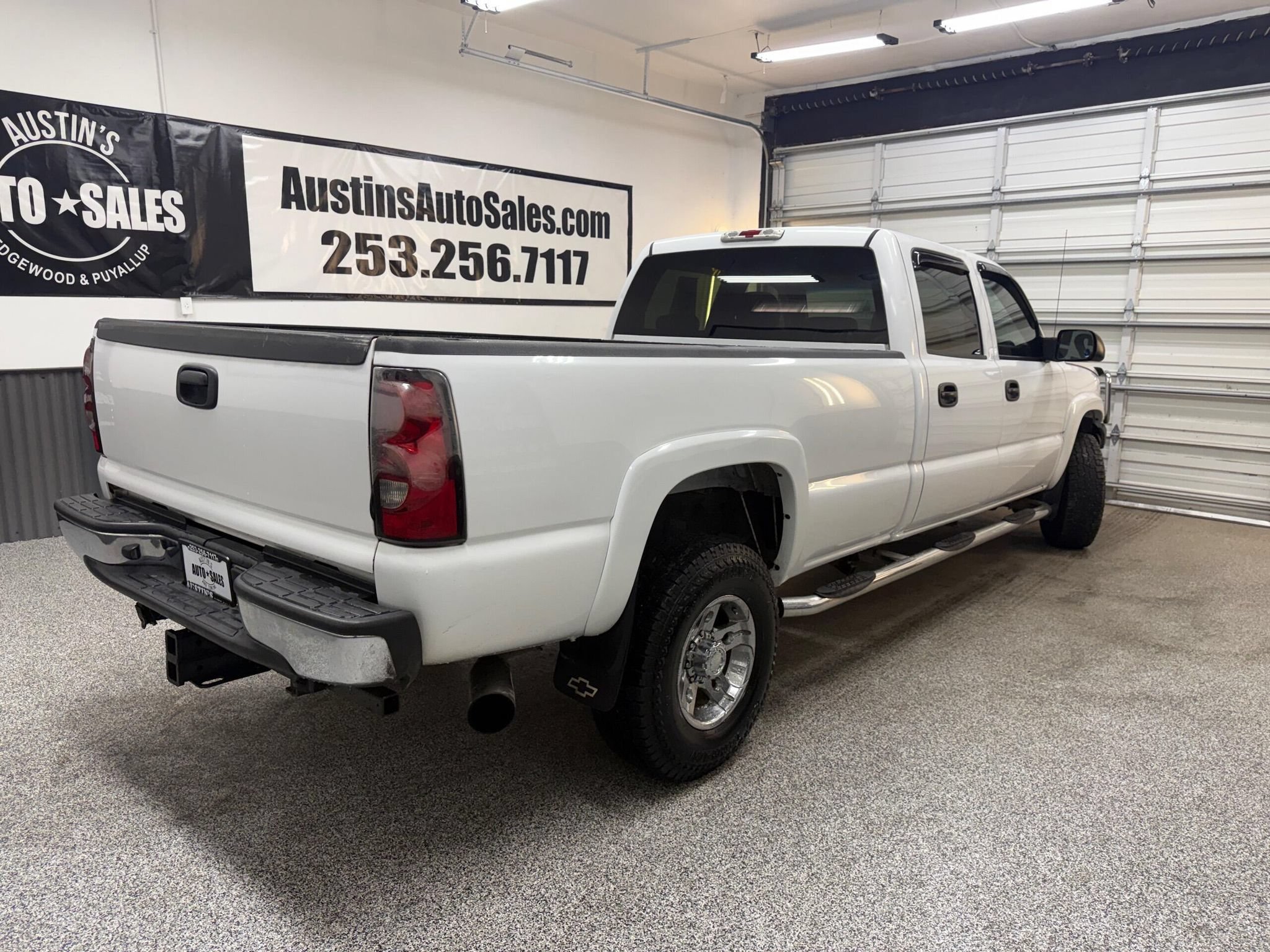Used 2005 Chevrolet Silverado 3500 LT w/ Heavy-Duty Power Package AWD/4WD image 3