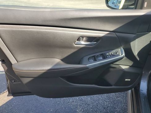 Used 2023 Nissan Sentra SR w/ SR Premium Package FWD image 11