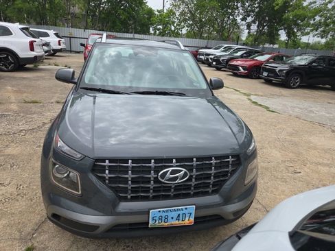 Used 2025 Hyundai Venue SEL image 8