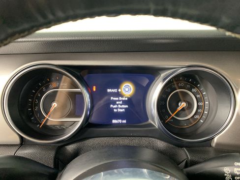 Used 2019 Jeep Wrangler Unlimited Sahara AWD/4WD image 22