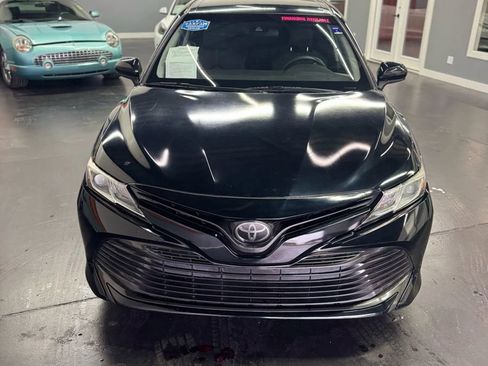 Used 2019 Toyota Camry LE image 2