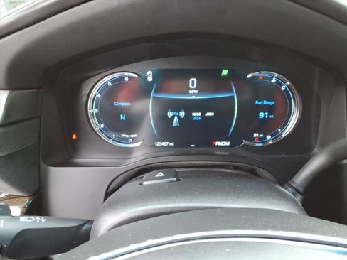 Used 2016 Cadillac Escalade Platinum image 19