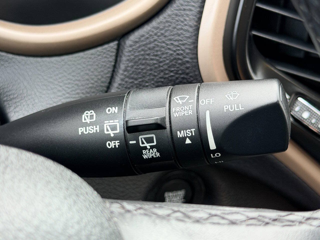 Used 2018 Jeep Cherokee Limited w/ Trailer Tow Group AWD/4WD image 35