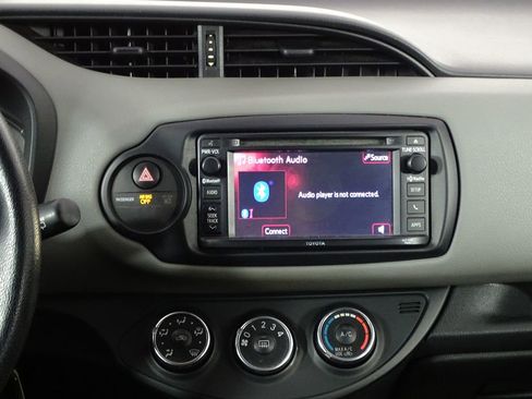 Used 2015 Toyota Yaris L image 23