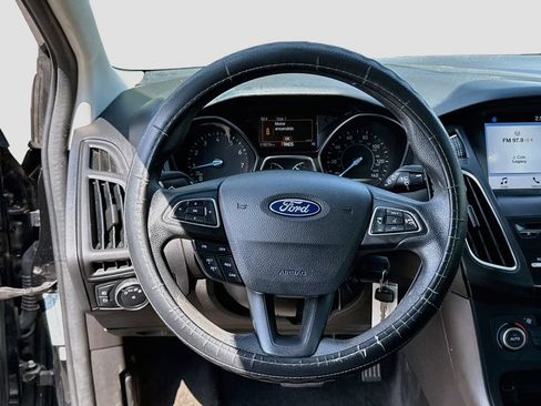 Used 2017 Ford Focus SEL FWD image 14