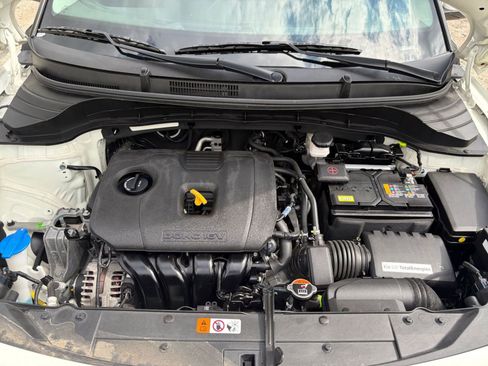 Used 2025 Kia Soul LX w/ LX Technology Package FWD image 30
