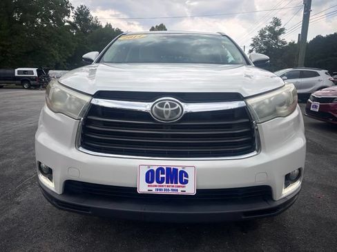Used 2014 Toyota Highlander Limited Platinum FWD image 2