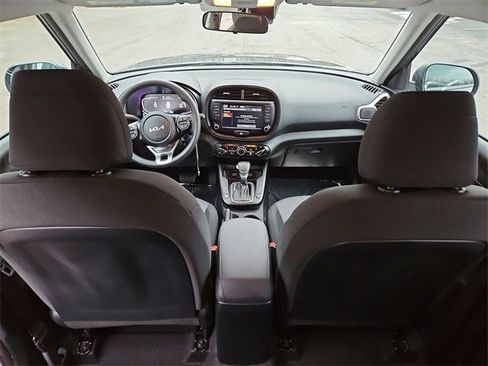Used 2023 Kia Soul LX image 19