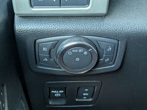 Used 2018 Ford F150 Lariat w/ Equipment Group 502A Luxury AWD/4WD image 14