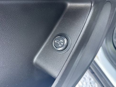 Used 2020 Chevrolet Traverse LT image 17