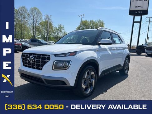 Used 2025 Hyundai Venue SEL image 1